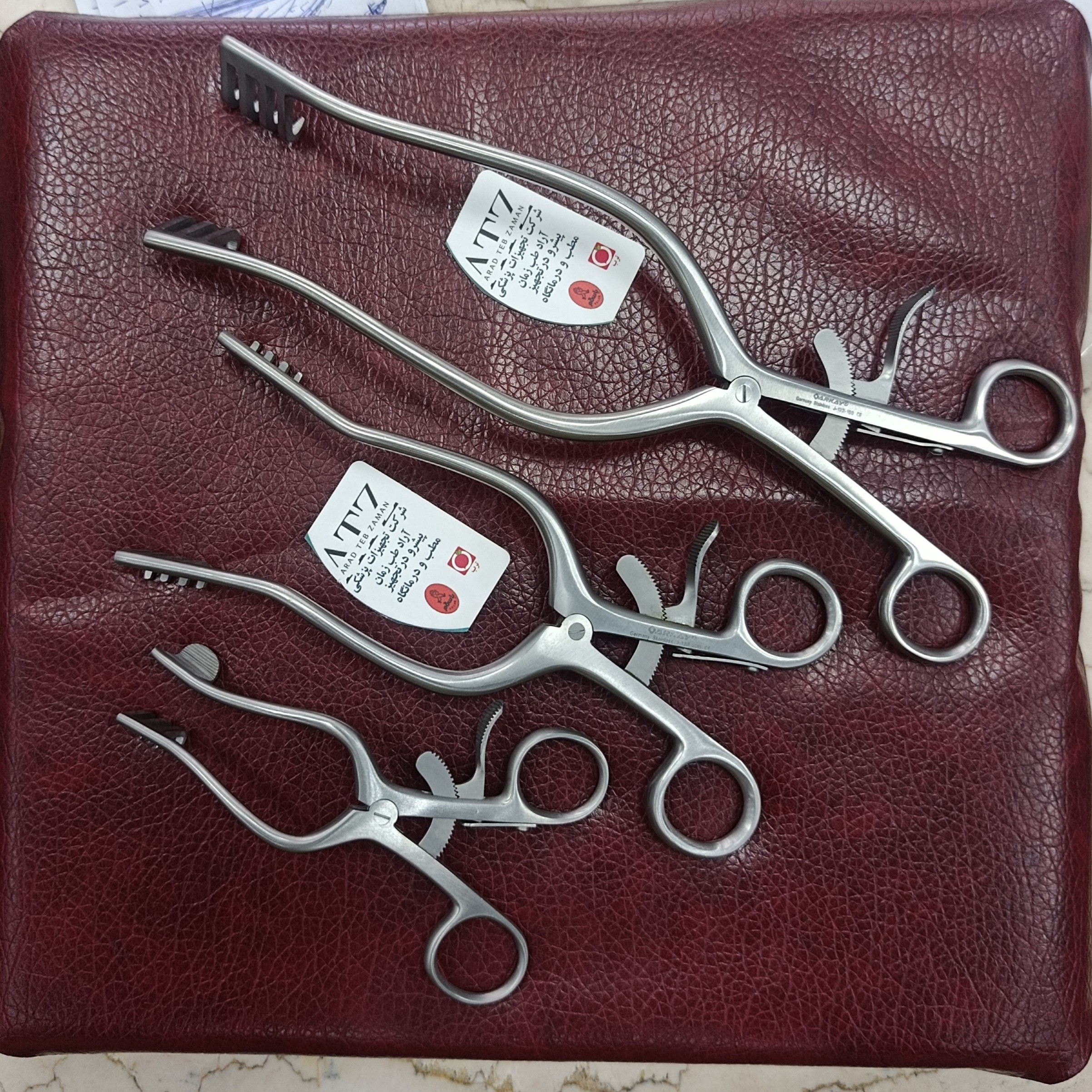 اکارتور یا رتراکتور خودکارRetaining Retractor