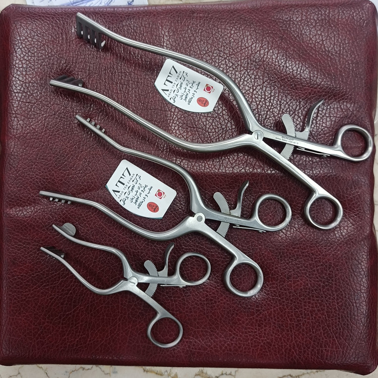 اکارتور یا رتراکتور خودکارRetaining Retractor